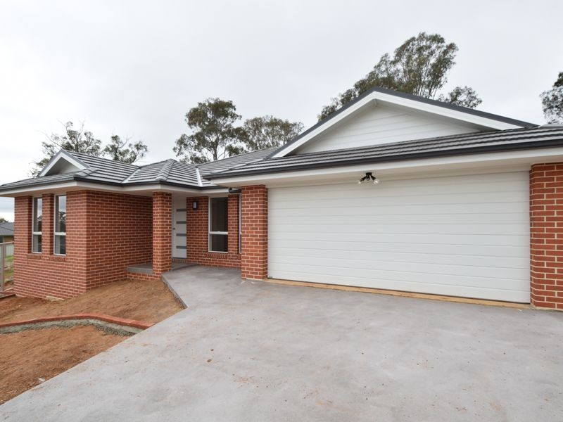 8 Henry Place, Young NSW 2594