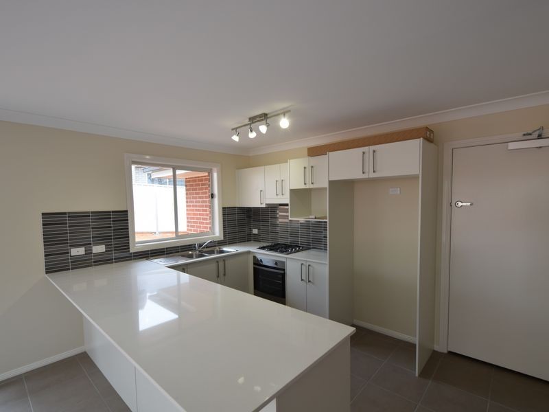 8 Henry Place, Young NSW 2594