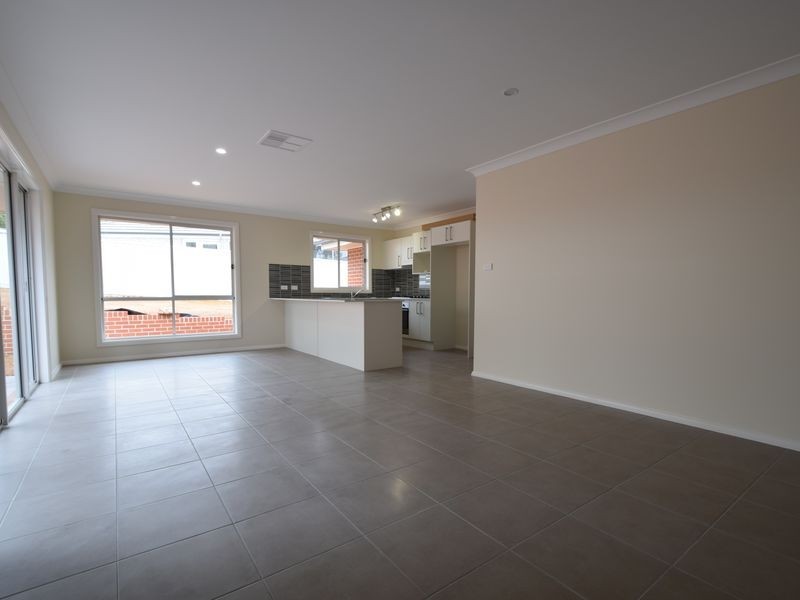 8 Henry Place, Young NSW 2594