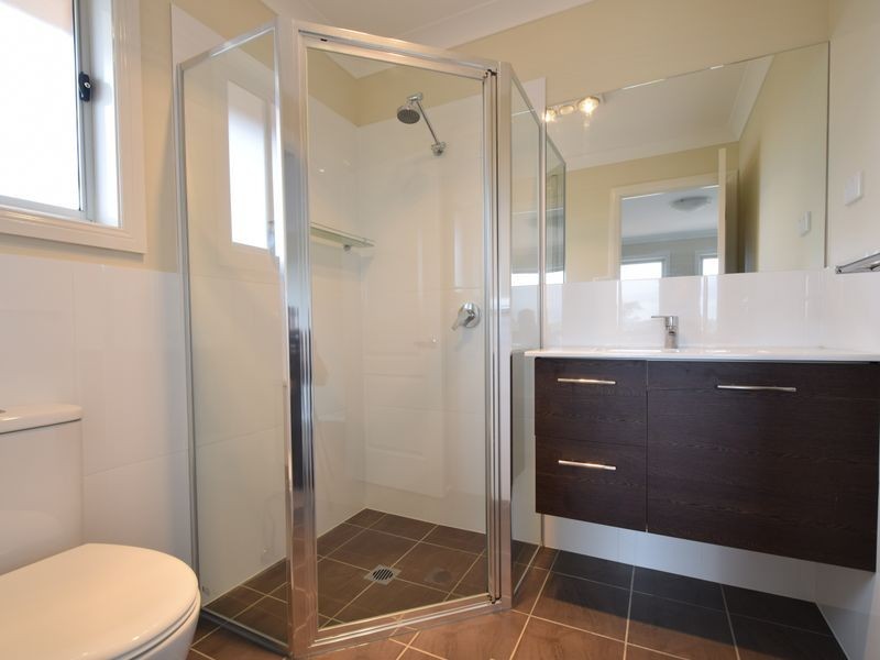 8 Henry Place, Young NSW 2594