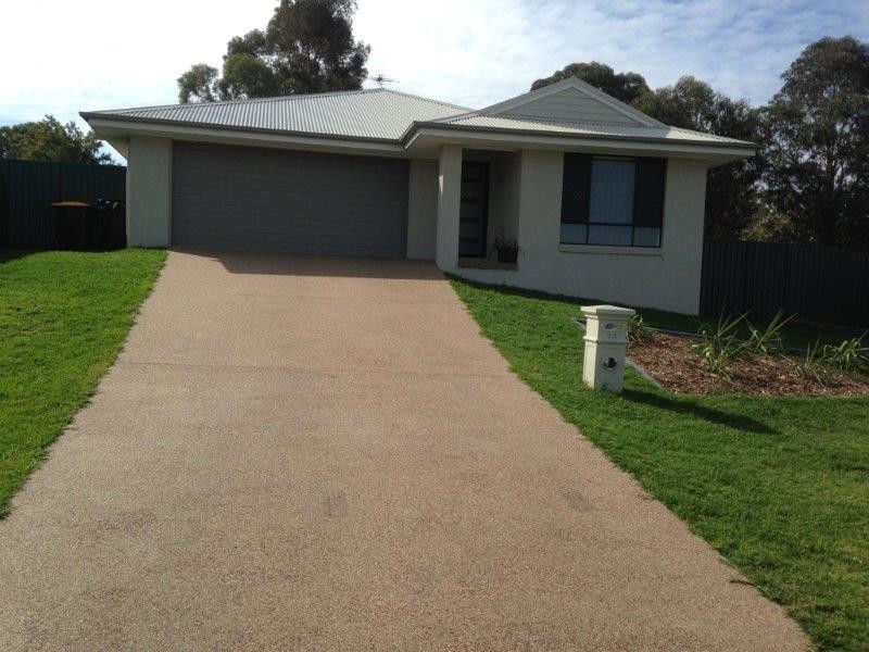 10 Molloy PLace, Young NSW 2594
