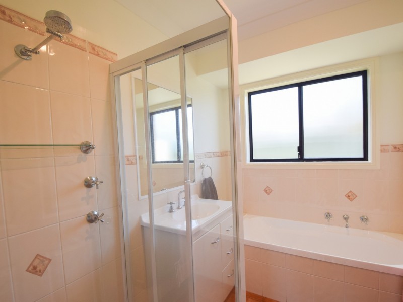 1-75 Blackett Avenue, Young NSW 2594