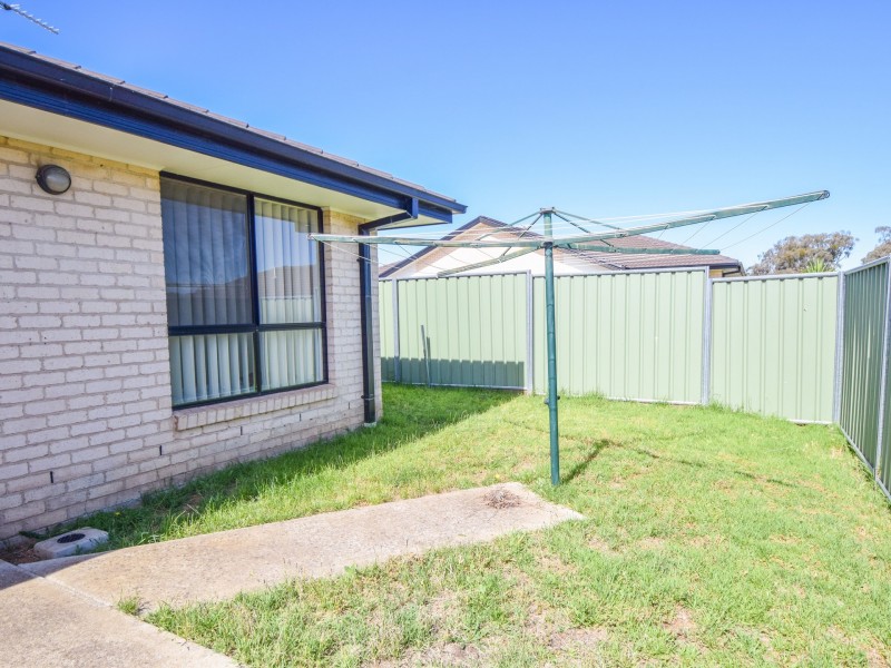 1-75 Blackett Avenue, Young NSW 2594