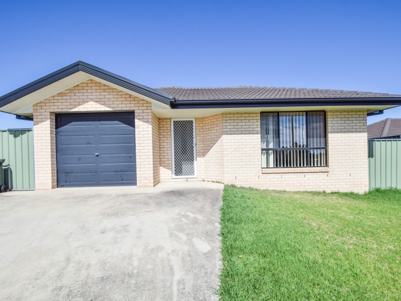 1-75 Blackett Avenue, Young NSW 2594