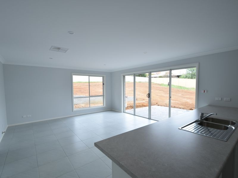 9 Henry Place, Young NSW 2594