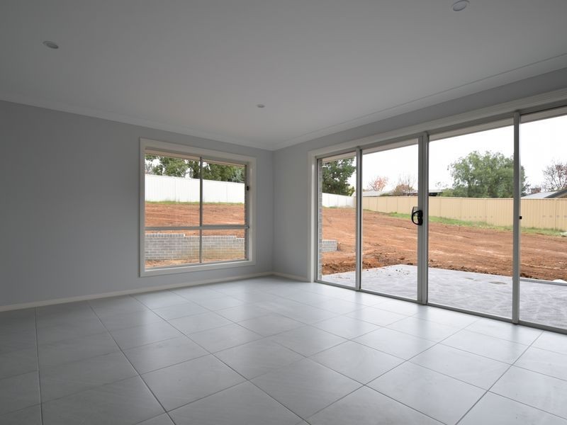 9 Henry Place, Young NSW 2594