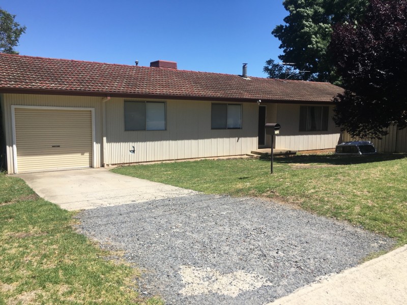 25 White St, Young NSW 2594