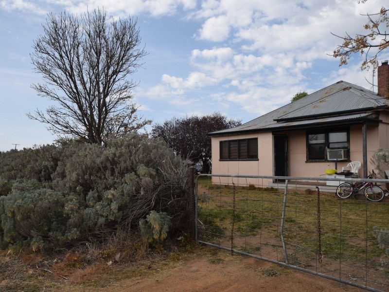 Milong Cottage, Young NSW 2594