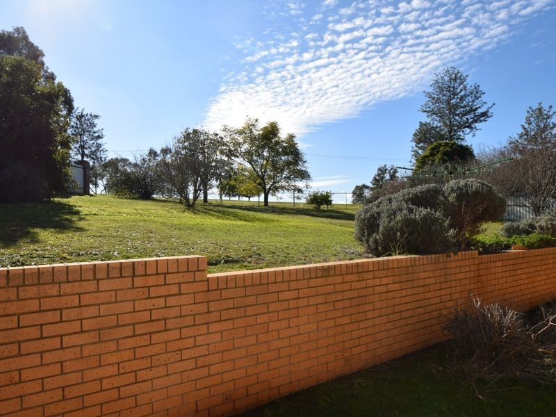 36 McNarry Place, Young NSW 2594