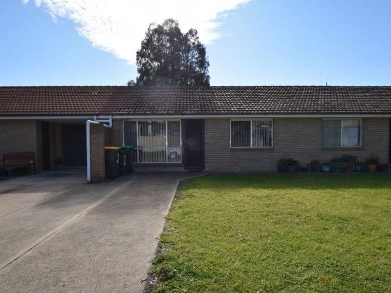 Unit 2 9 Memagong Street, Young NSW 2594