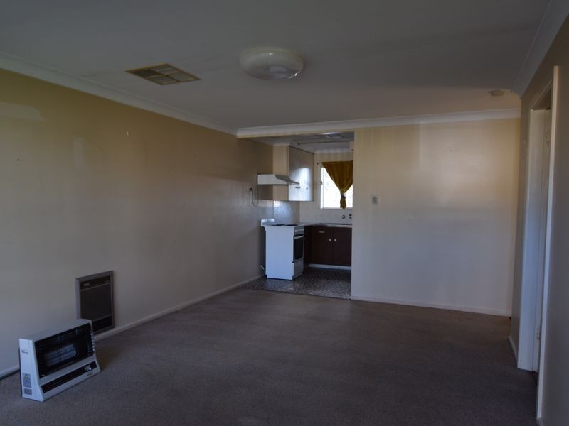 Unit 2 9 Memagong Street, Young NSW 2594