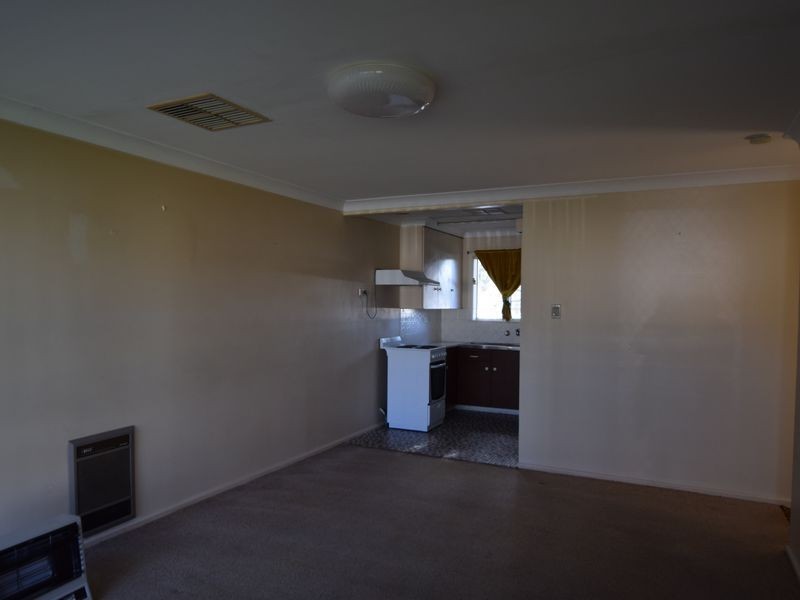 Unit 2 9 Memagong Street, Young NSW 2594