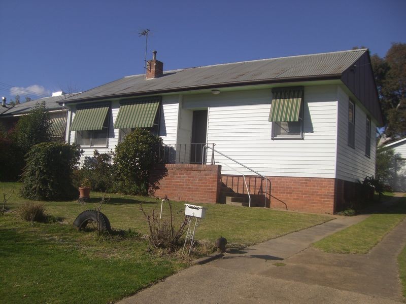 17 Blackett Avenue, Young NSW 2594