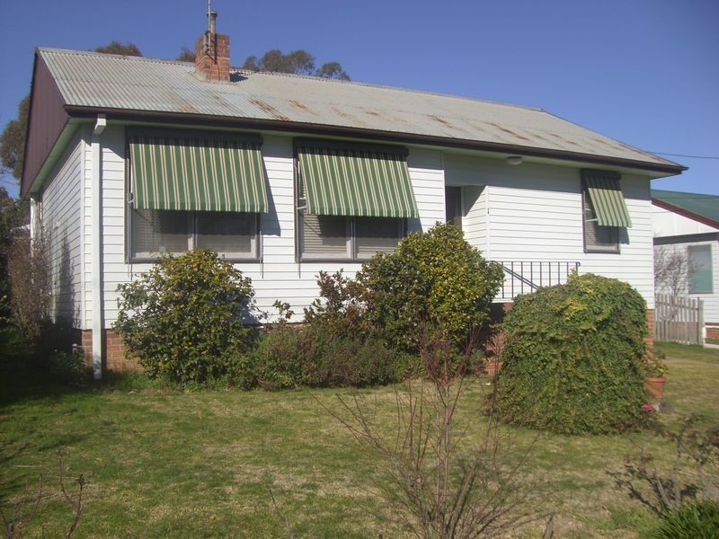 17 Blackett Avenue, Young NSW 2594