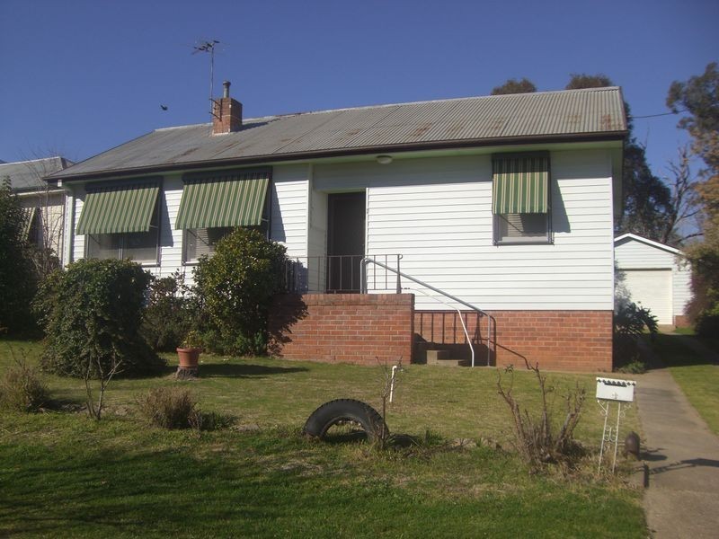 17 Blackett Avenue, Young NSW 2594