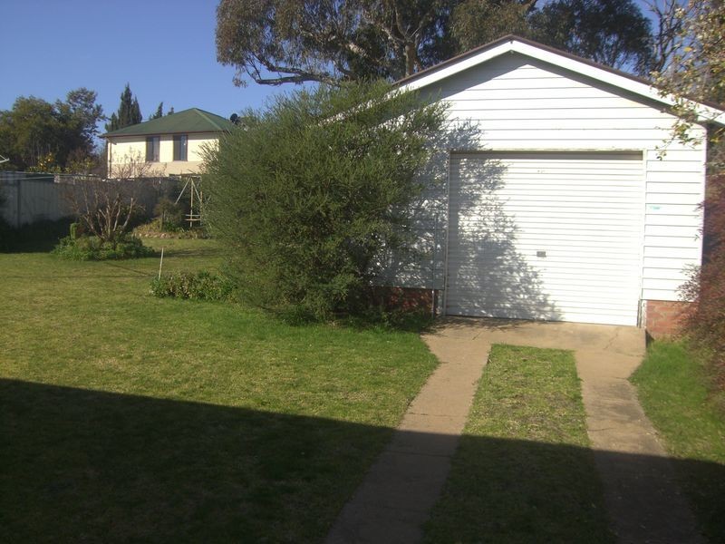 17 Blackett Avenue, Young NSW 2594