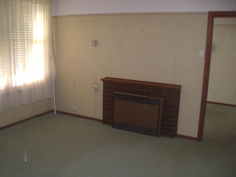 17 Blackett Avenue, Young NSW 2594