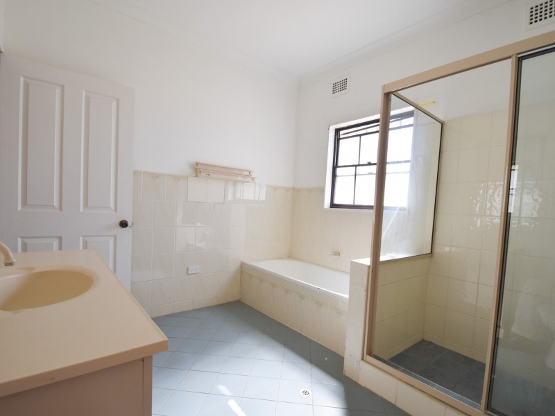 68 Brock Street, Young NSW 2594