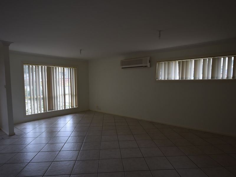 28 Binalong Street, Young NSW 2594
