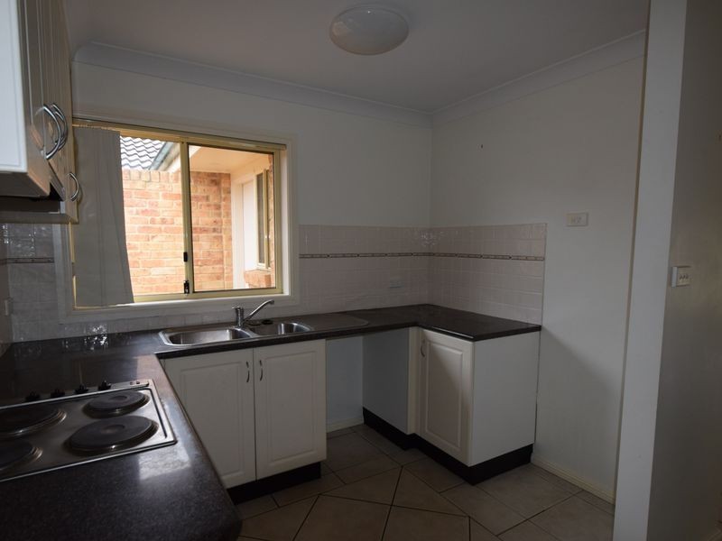 28 Binalong Street, Young NSW 2594