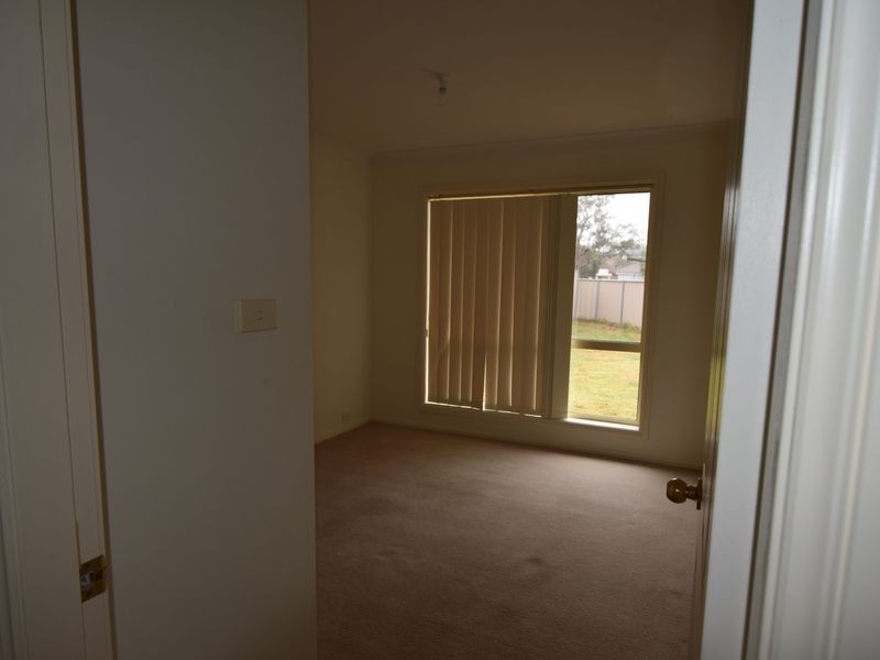 28 Binalong Street, Young NSW 2594