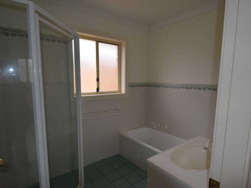 28 Binalong Street, Young NSW 2594