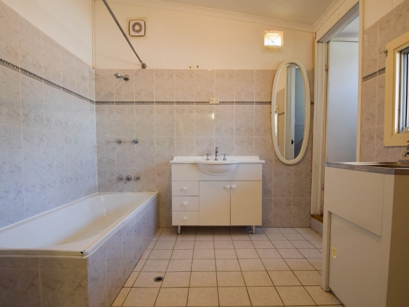 30 Currawong Street, Young NSW 2594