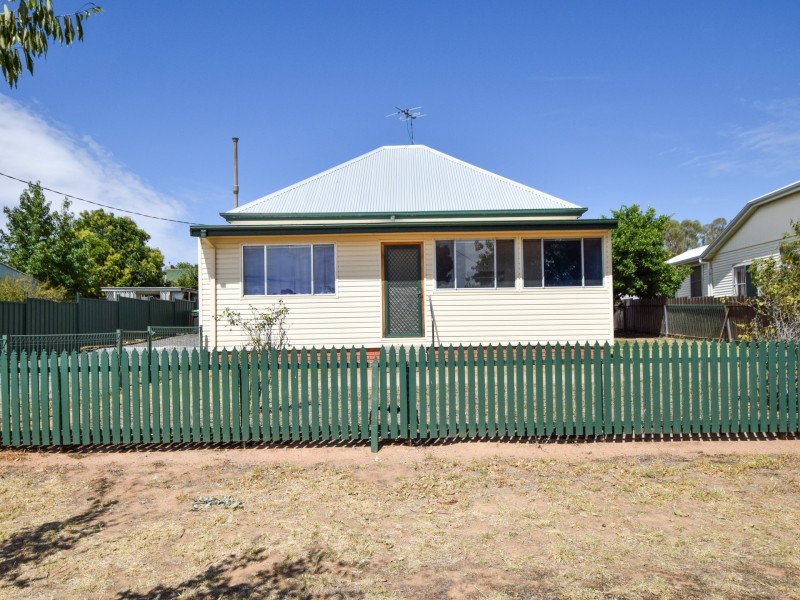 30 Currawong Street, Young NSW 2594