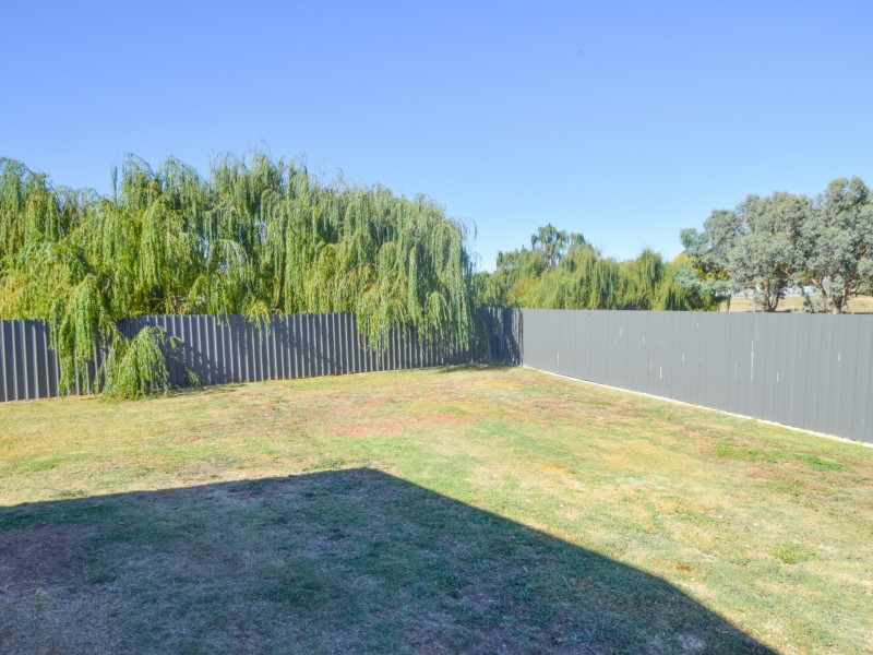 5 Lachlan Close, Young NSW 2594