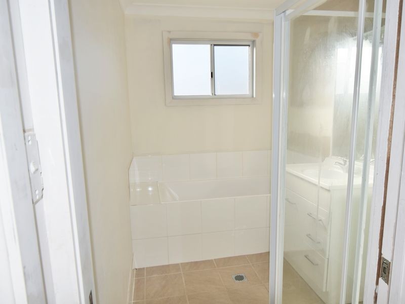 5 Park Ave, Young NSW 2594