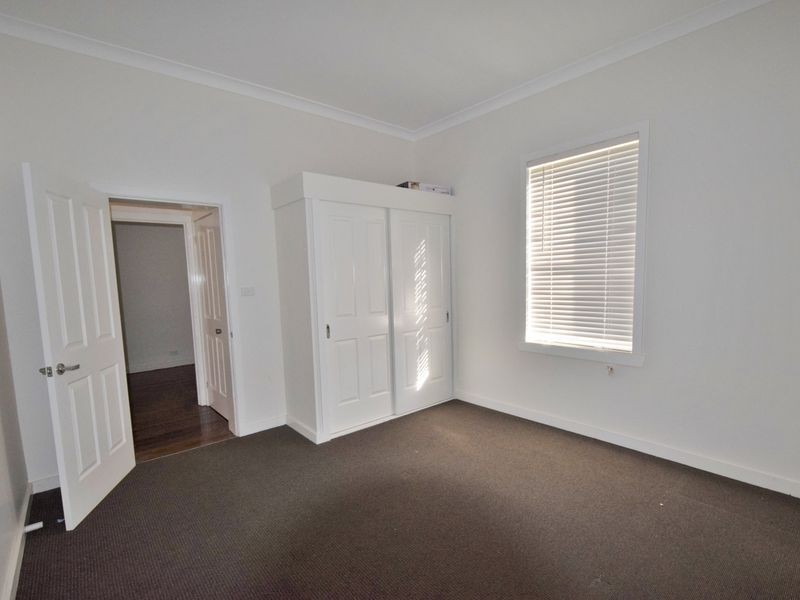 5 Park Ave, Young NSW 2594