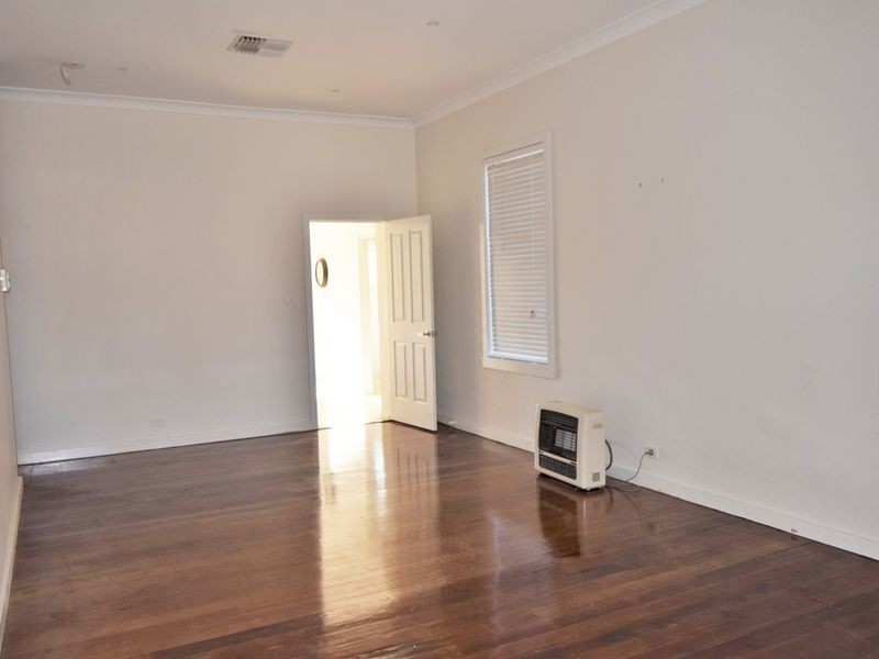 5 Park Ave, Young NSW 2594