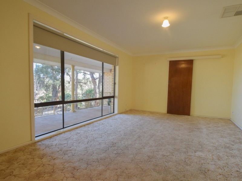 26 Taylor Road, Young NSW 2594