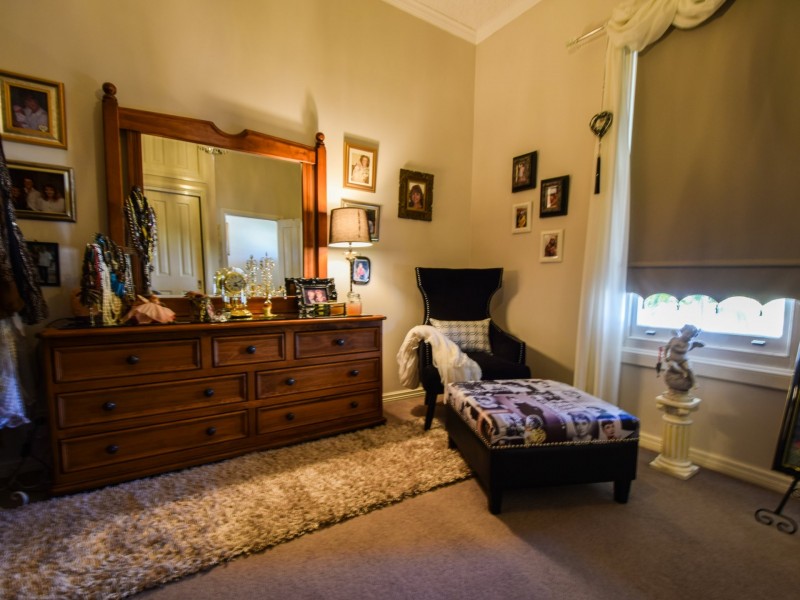 5 Marina Street, Young NSW 2594