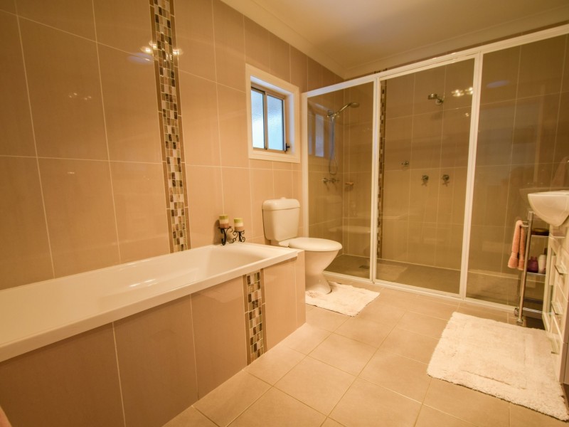 5 Marina Street, Young NSW 2594