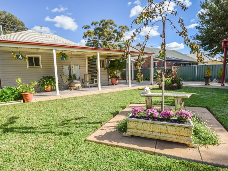 5 Marina Street, Young NSW 2594