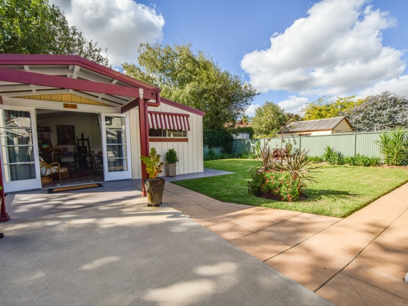 5 Marina Street, Young NSW 2594