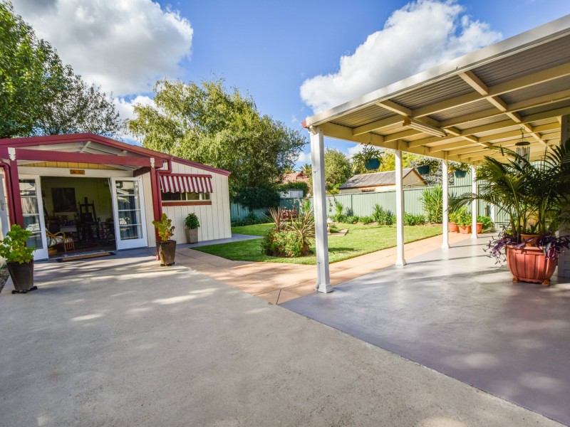 5 Marina Street, Young NSW 2594