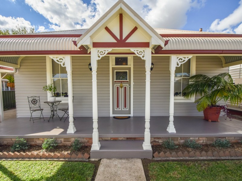 5 Marina Street, Young NSW 2594