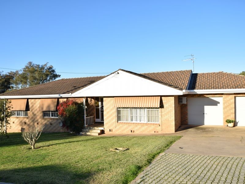 52 Demondrille St (corner Charles, Young NSW 2594