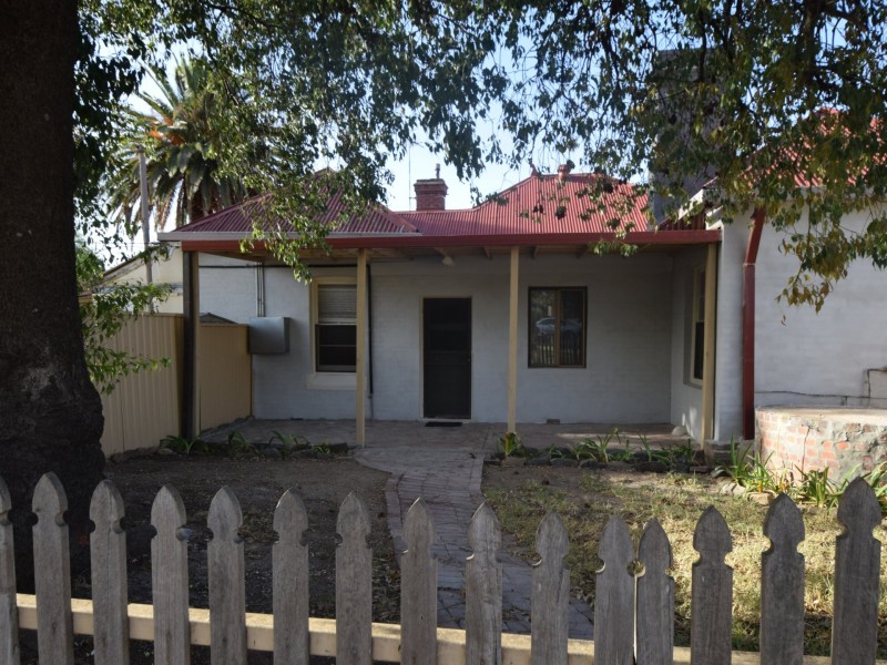 9 Currawong St, Young NSW 2594