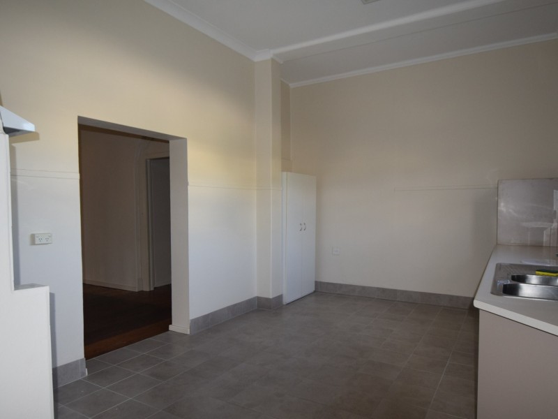 9 Currawong St, Young NSW 2594