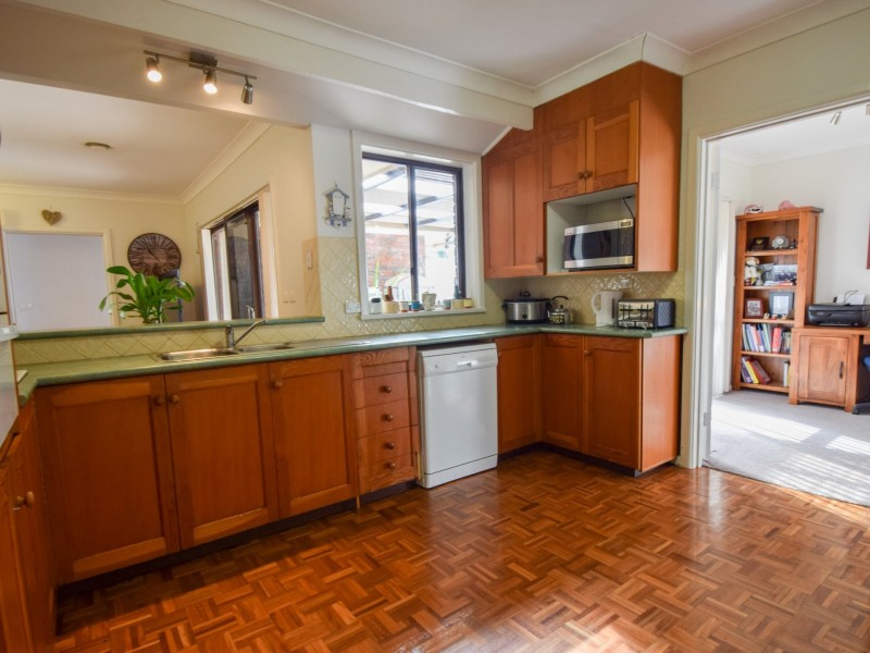 16 Watson Street, Young NSW 2594