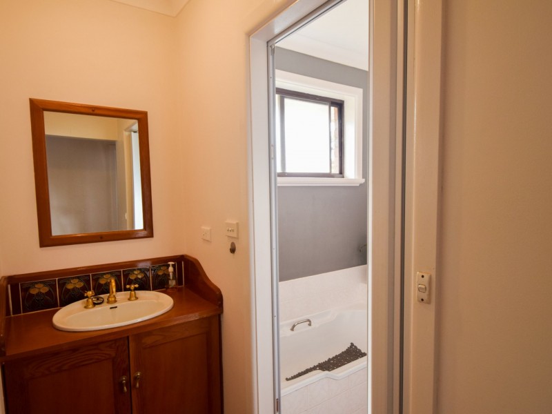 16 Watson Street, Young NSW 2594