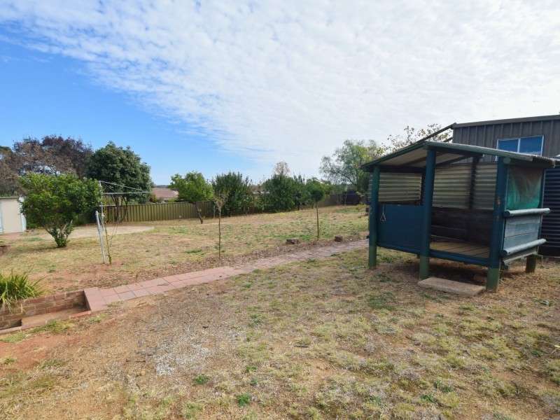 16 Watson Street, Young NSW 2594
