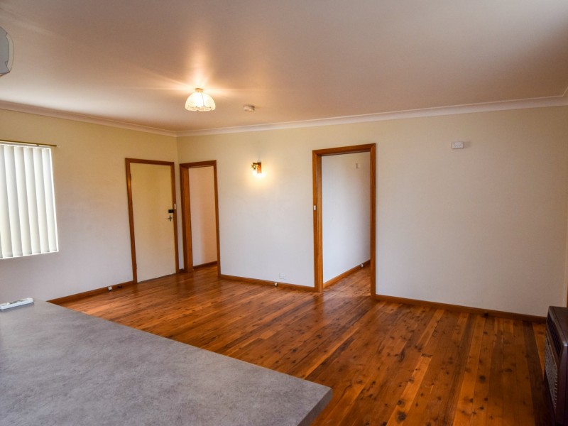 Unit 3/6 Memagong St, Young NSW 2594