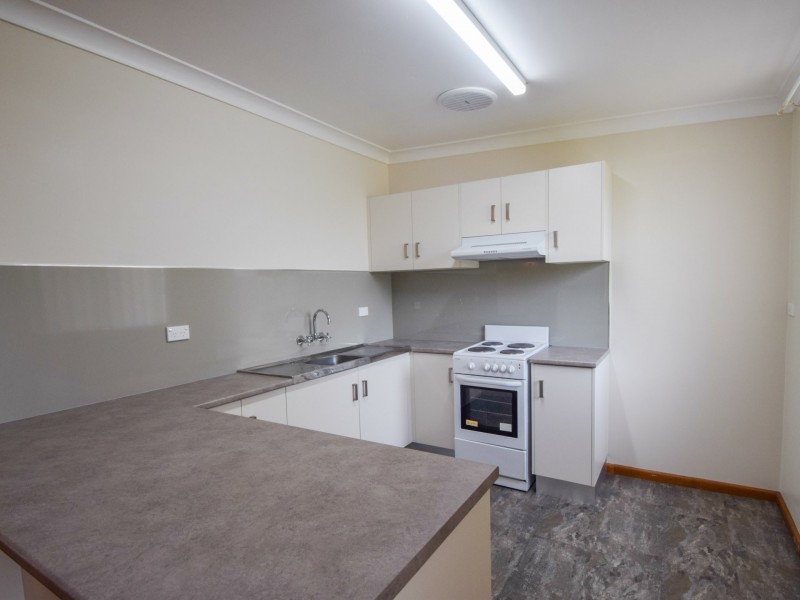 Unit 4/6 Spring, Young NSW 2594