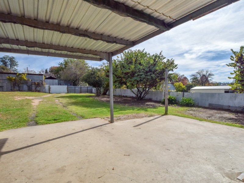 13 Yass Street, Young NSW 2594