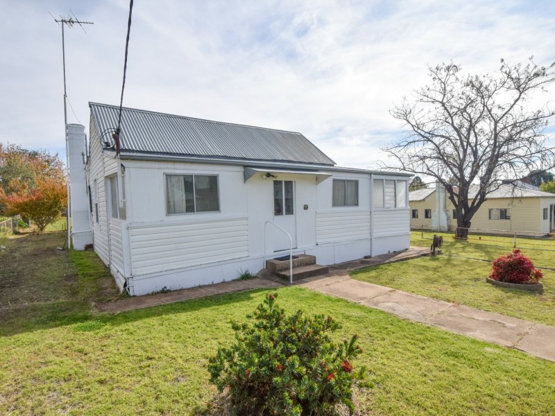 13 Yass Street, Young NSW 2594
