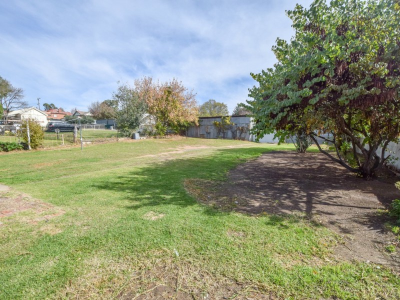 13 Yass Street, Young NSW 2594